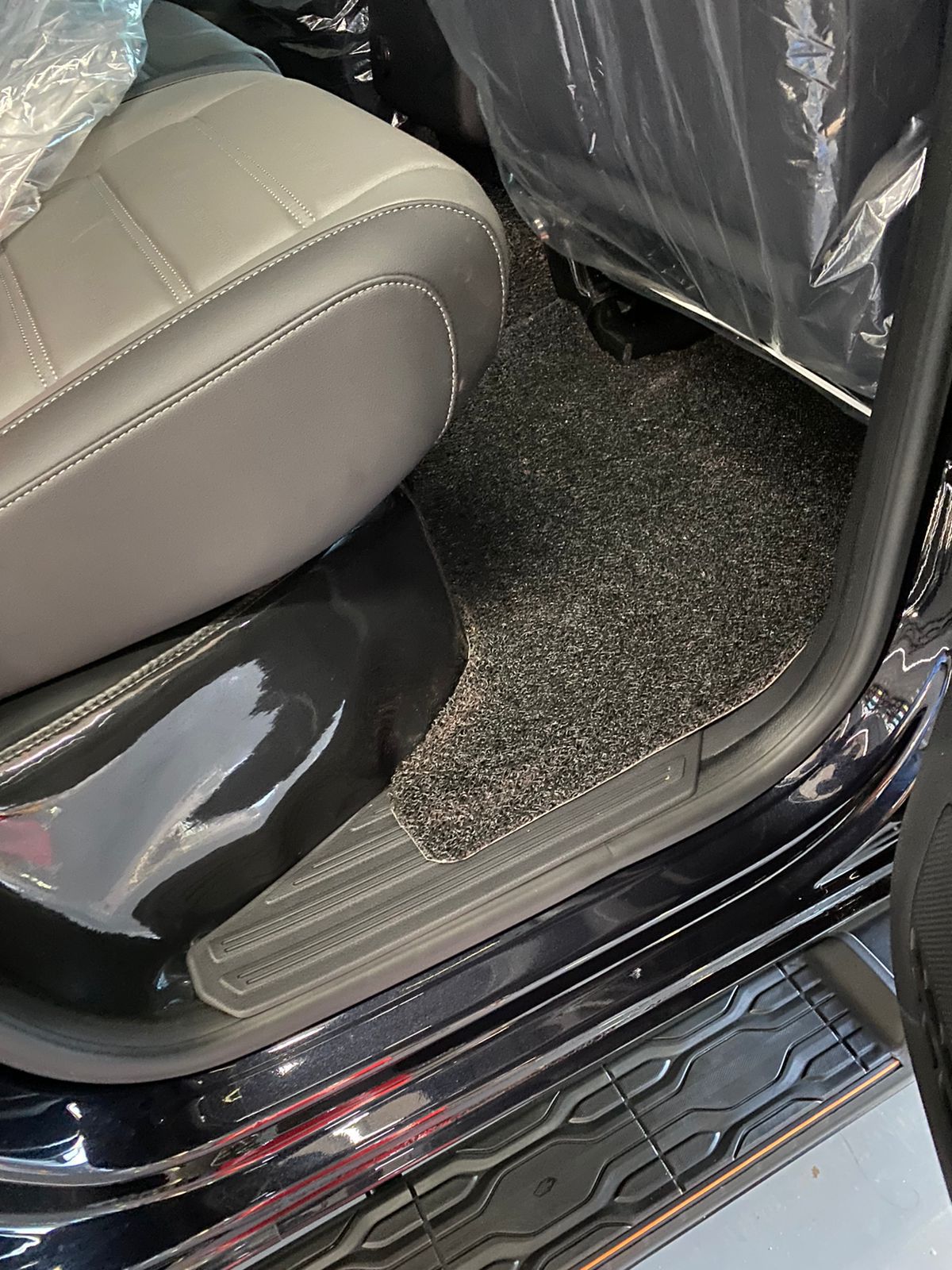Tapizado de piso - Amarok