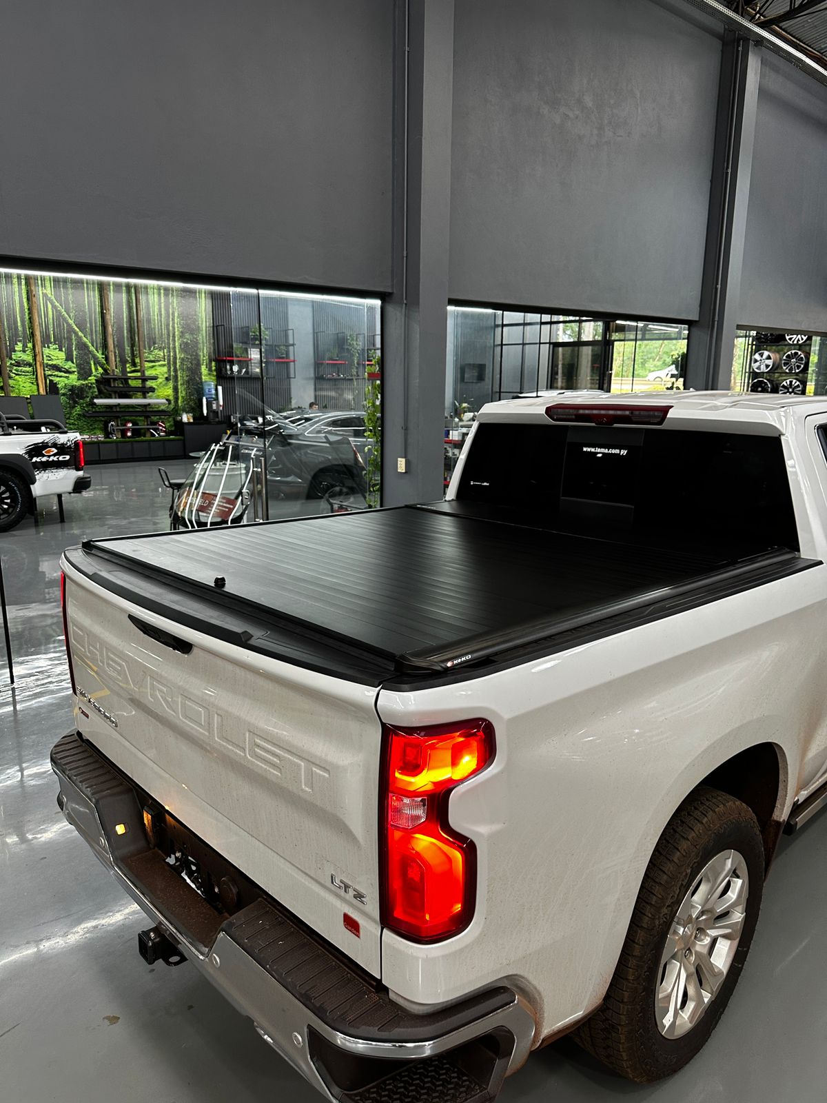 Tapa rígida retráctil automático Keko  - Silverado