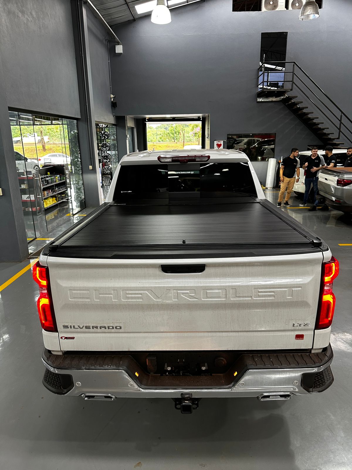 Tapa rígida retráctil automático Keko  - Silverado