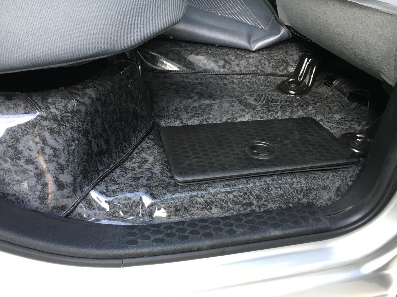 Tapizado de piso - Ram 2500