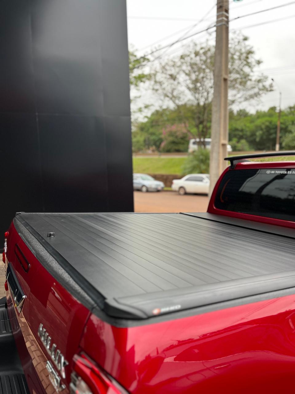 Tapa rígida retráctil automático - Hilux