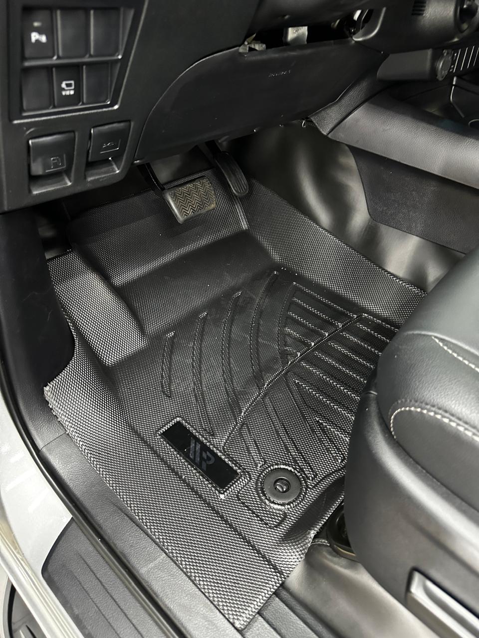 Tapizado de piso Hilux